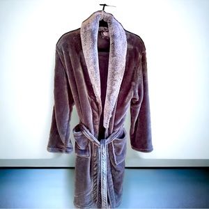 Women's Plush Fleece Shawl Collar Robe. Below Knee Length. Grey. One Size